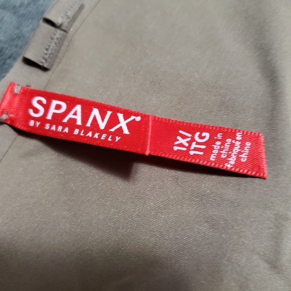 Spanx Thinstincts Convertible Cami - Picture 4 of 8